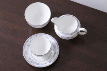 中古　イギリス　Wedgwood(ウェッジウッド)　GARDENIA(ガーデニア)　カップ&ソーサー・シュガー・クリーマー(洋食器)