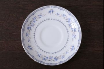 中古　イギリス　Wedgwood(ウェッジウッド)　GARDENIA(ガーデニア)　カップ&ソーサー・シュガー・クリーマー(洋食器)