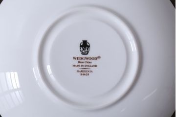 中古　イギリス　Wedgwood(ウェッジウッド)　GARDENIA(ガーデニア)　カップ&ソーサー・シュガー・クリーマー(洋食器)