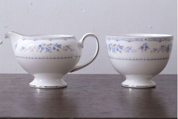 中古　イギリス　Wedgwood(ウェッジウッド)　GARDENIA(ガーデニア)　カップ&ソーサー・シュガー・クリーマー(洋食器)