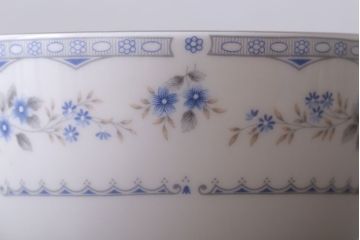 中古　イギリス　Wedgwood(ウェッジウッド)　GARDENIA(ガーデニア)　カップ&ソーサー・シュガー・クリーマー(洋食器)