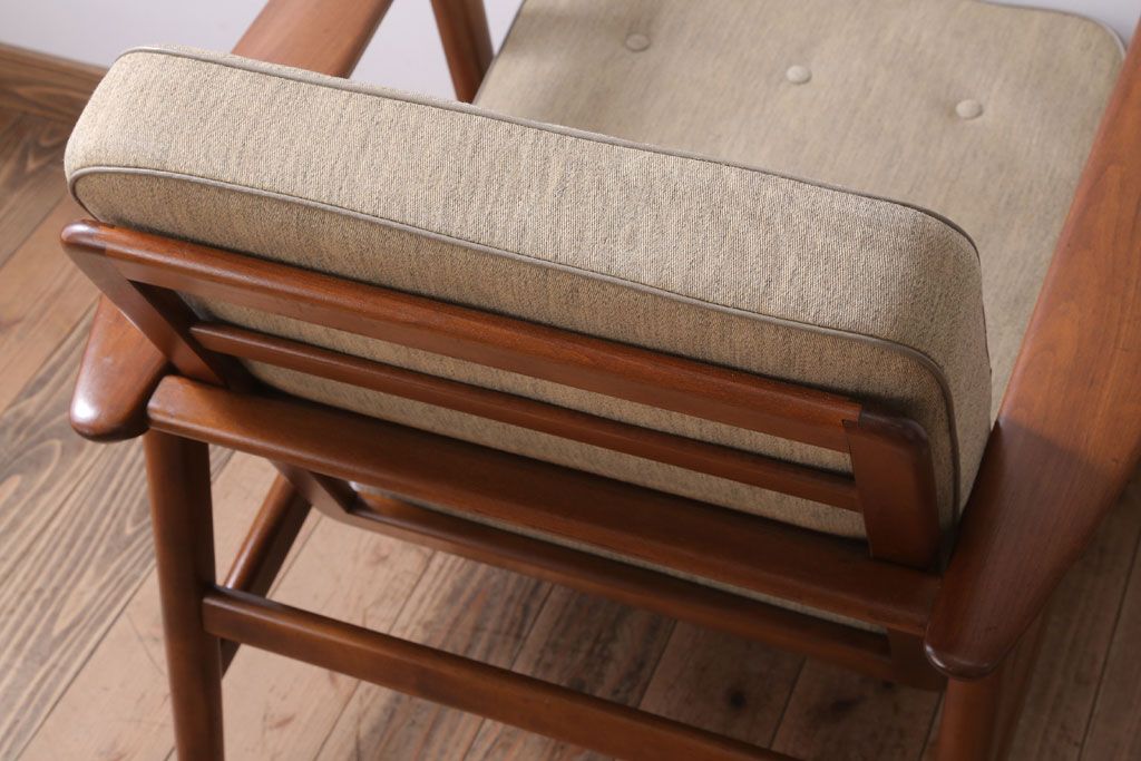 ヴィンテージ家具　北欧ビンテージ　チーク材のイージーチェア(1人掛けアームソファ)