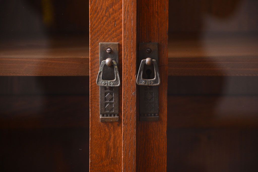 アンティーク家具　和製アンティーク　古い栓材の大きな本箱(収納棚)