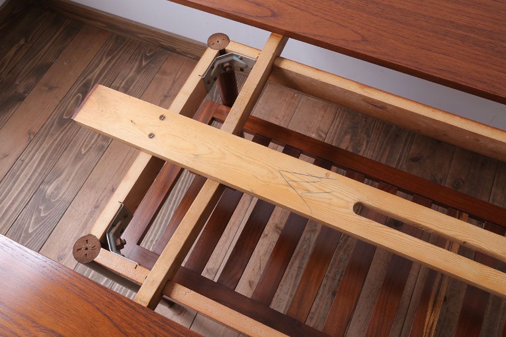 ヴィンテージ家具　北欧ビンテージ　デンマーク製　エクステンションコーヒーテーブル(センターテーブル)