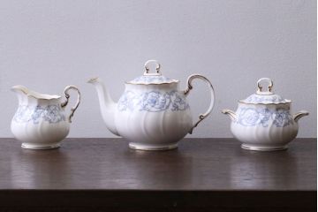 アンティーク雑貨　中古　ノリタケ(Noritake)　スタジオコレクションのポット・シュガーポット・クリーマー3点セット(洋食器)