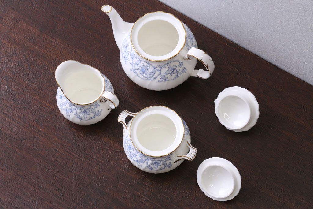 アンティーク雑貨　中古　ノリタケ(Noritake)　スタジオコレクションのポット・シュガーポット・クリーマー3点セット(洋食器)