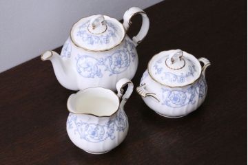 アンティーク雑貨　中古　ノリタケ(Noritake)　スタジオコレクションのポット・シュガーポット・クリーマー3点セット(洋食器)