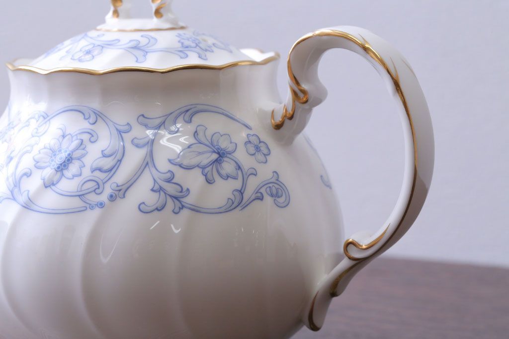 アンティーク雑貨　中古　ノリタケ(Noritake)　スタジオコレクションのポット・シュガーポット・クリーマー3点セット(洋食器)