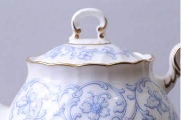 アンティーク雑貨　中古　ノリタケ(Noritake)　スタジオコレクションのポット・シュガーポット・クリーマー3点セット(洋食器)