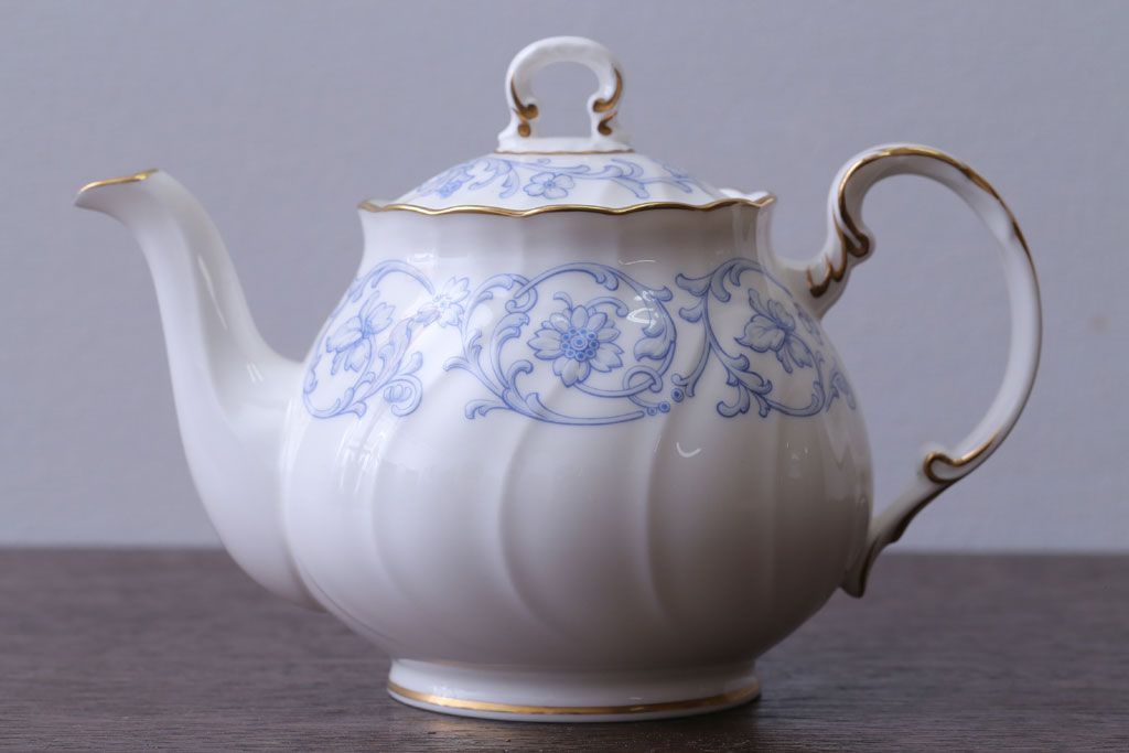 アンティーク雑貨　中古　ノリタケ(Noritake)　スタジオコレクションのポット・シュガーポット・クリーマー3点セット(洋食器)