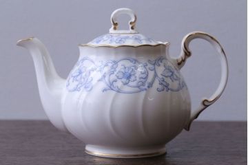 アンティーク雑貨　中古　ノリタケ(Noritake)　スタジオコレクションのポット・シュガーポット・クリーマー3点セット(洋食器)