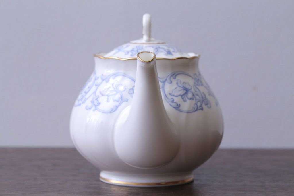 アンティーク雑貨　中古　ノリタケ(Noritake)　スタジオコレクションのポット・シュガーポット・クリーマー3点セット(洋食器)