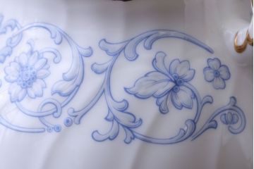 アンティーク雑貨　中古　ノリタケ(Noritake)　スタジオコレクションのポット・シュガーポット・クリーマー3点セット(洋食器)