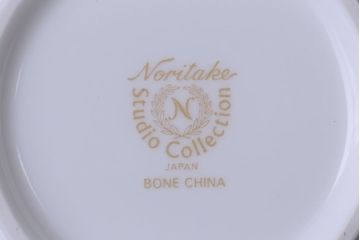 アンティーク雑貨　中古　ノリタケ(Noritake)　スタジオコレクションのポット・シュガーポット・クリーマー3点セット(洋食器)