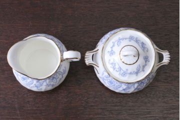 アンティーク雑貨　中古　ノリタケ(Noritake)　スタジオコレクションのポット・シュガーポット・クリーマー3点セット(洋食器)