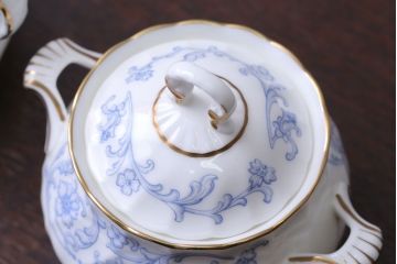アンティーク雑貨　中古　ノリタケ(Noritake)　スタジオコレクションのポット・シュガーポット・クリーマー3点セット(洋食器)