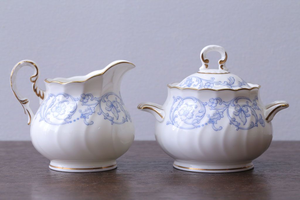 アンティーク雑貨　中古　ノリタケ(Noritake)　スタジオコレクションのポット・シュガーポット・クリーマー3点セット(洋食器)