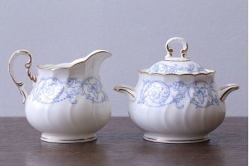 アンティーク雑貨　中古　ノリタケ(Noritake)　スタジオコレクションのポット・シュガーポット・クリーマー3点セット(洋食器)