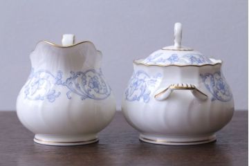 アンティーク雑貨　中古　ノリタケ(Noritake)　スタジオコレクションのポット・シュガーポット・クリーマー3点セット(洋食器)