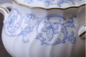 アンティーク雑貨　中古　ノリタケ(Noritake)　スタジオコレクションのポット・シュガーポット・クリーマー3点セット(洋食器)