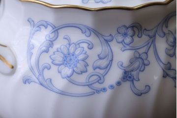 アンティーク雑貨　中古　ノリタケ(Noritake)　スタジオコレクションのポット・シュガーポット・クリーマー3点セット(洋食器)