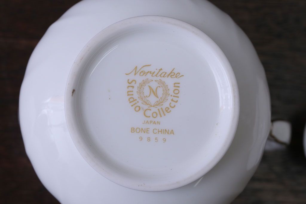 アンティーク雑貨　中古　ノリタケ(Noritake)　スタジオコレクションのポット・シュガーポット・クリーマー3点セット(洋食器)