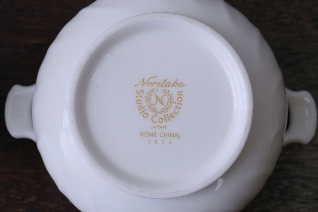 アンティーク雑貨　中古　ノリタケ(Noritake)　スタジオコレクションのポット・シュガーポット・クリーマー3点セット(洋食器)