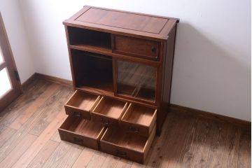 アンティーク家具　古民具・骨董　三方欅材・銅金具!細かな意匠が美しい高級茶箪笥