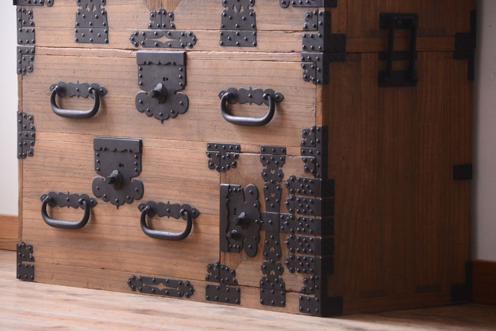 アンティーク家具　古民具・骨董　明治期　最高級!厚手金具のアンティーク木味桐観音重ね箪笥(桐箪笥、桐たんす)