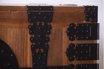 アンティーク家具　古民具・骨董　明治期　最高級!厚手金具のアンティーク木味桐観音重ね箪笥(桐箪笥、桐たんす)