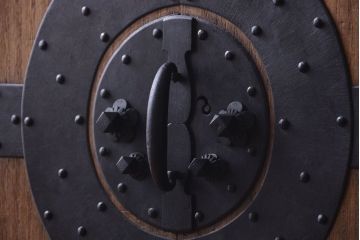 アンティーク家具　古民具・骨董　明治期　最高級!厚手金具のアンティーク木味桐観音重ね箪笥(桐箪笥、桐たんす)