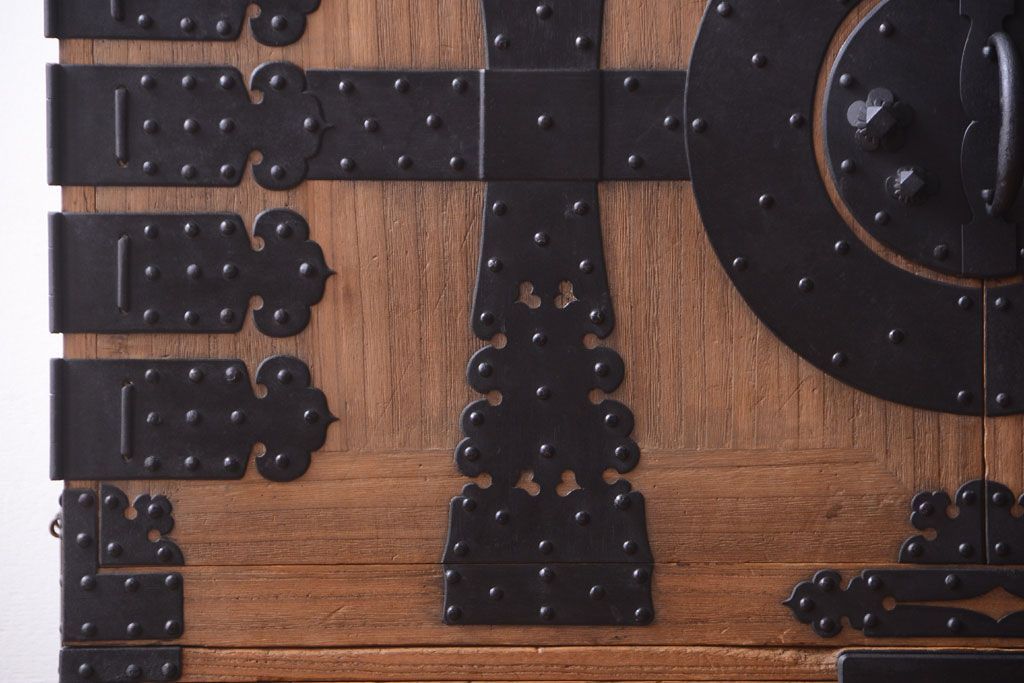 アンティーク家具　古民具・骨董　明治期　最高級!厚手金具のアンティーク木味桐観音重ね箪笥(桐箪笥、桐たんす)