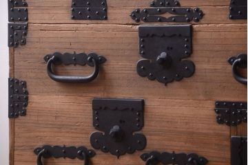 アンティーク家具　古民具・骨董　明治期　最高級!厚手金具のアンティーク木味桐観音重ね箪笥(桐箪笥、桐たんす)