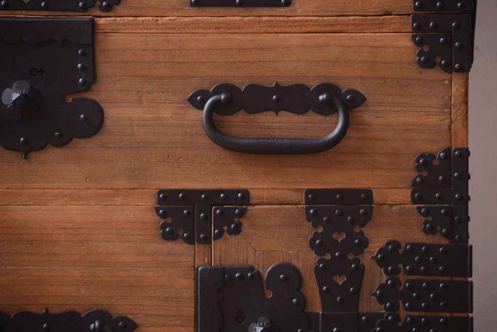 アンティーク家具　古民具・骨董　明治期　最高級!厚手金具のアンティーク木味桐観音重ね箪笥(桐箪笥、桐たんす)