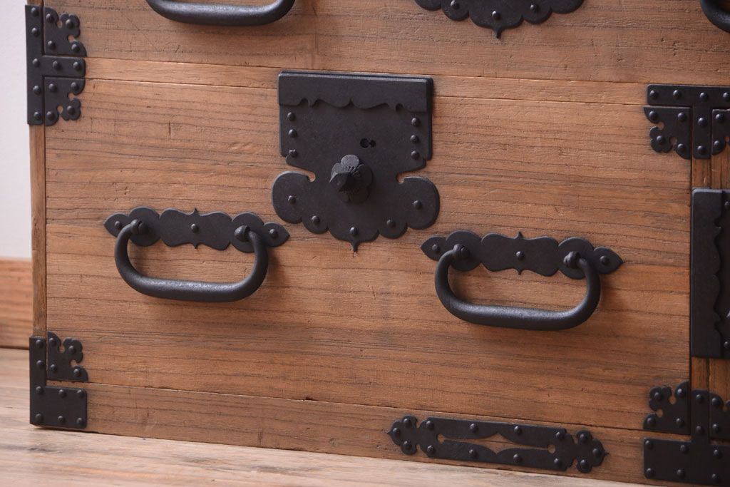 アンティーク家具　古民具・骨董　明治期　最高級!厚手金具のアンティーク木味桐観音重ね箪笥(桐箪笥、桐たんす)