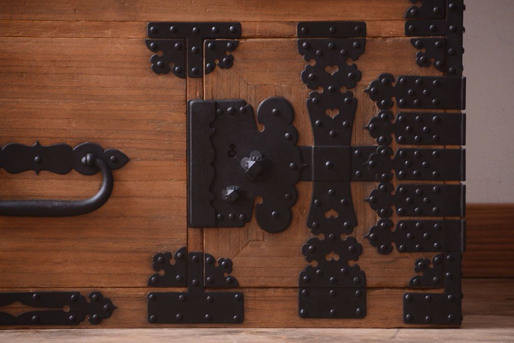 アンティーク家具　古民具・骨董　明治期　最高級!厚手金具のアンティーク木味桐観音重ね箪笥(桐箪笥、桐たんす)