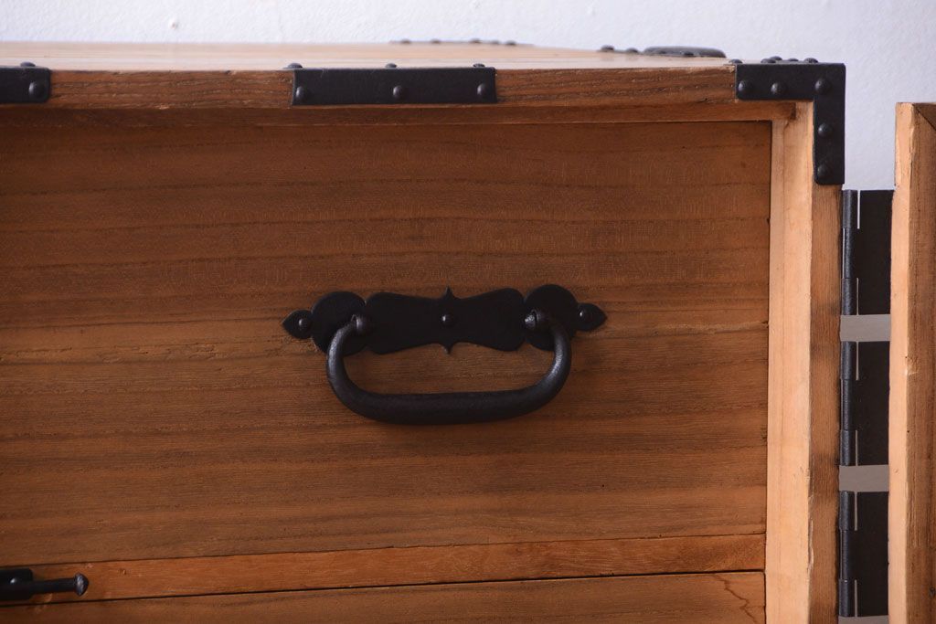 アンティーク家具　古民具・骨董　明治期　最高級!厚手金具のアンティーク木味桐観音重ね箪笥(桐箪笥、桐たんす)