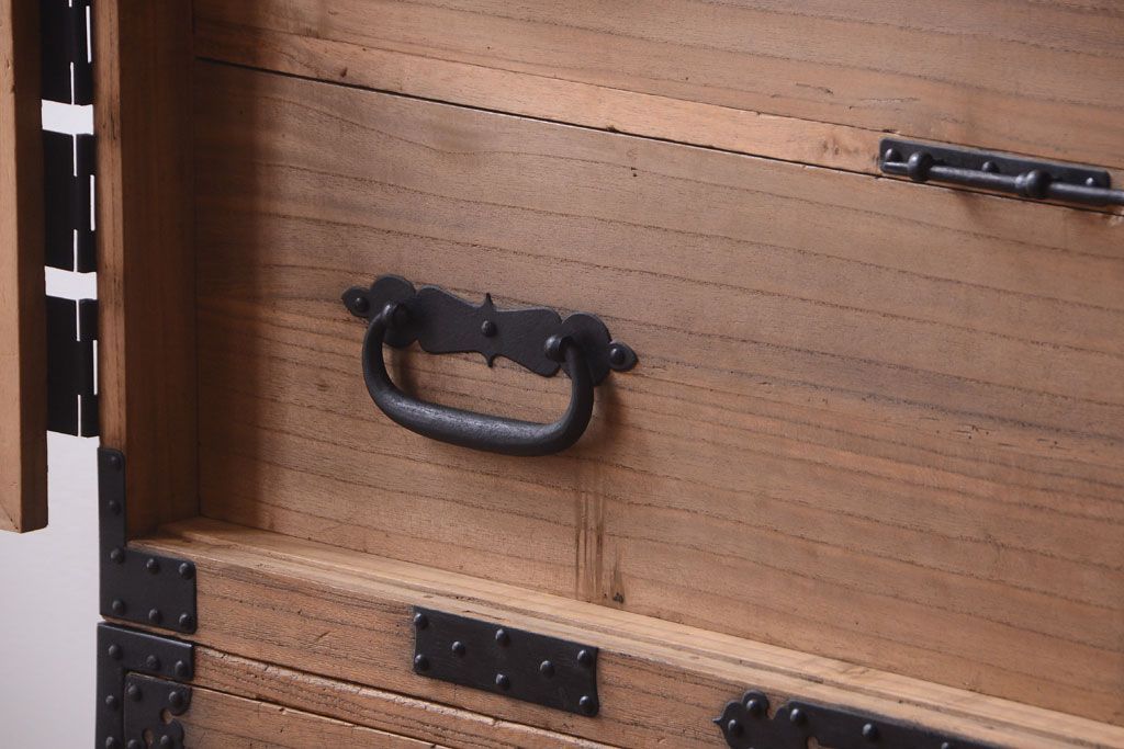 アンティーク家具　古民具・骨董　明治期　最高級!厚手金具のアンティーク木味桐観音重ね箪笥(桐箪笥、桐たんす)