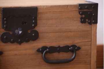 アンティーク家具　古民具・骨董　明治期　アンティーク木味桐箪笥ローボード(引き出し・衣装箪笥)