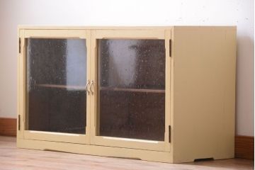 アンティーク家具　アンティークペイント　気泡ガラス戸のおしゃれなローボード