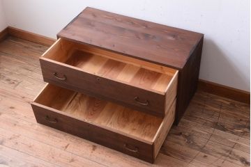 アンティーク家具　和製アンティーク　古い桐材のシンプルな時代箪笥ローボード(衣装箪笥)(1)