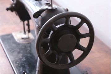 アンティーク家具　ジャンク品　イギリスアンティーク　インダストリアルシンガーミシン