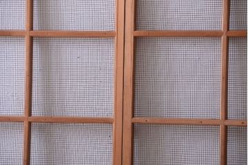 昭和レトロ　古い木製のアンティーク金網戸2枚セット