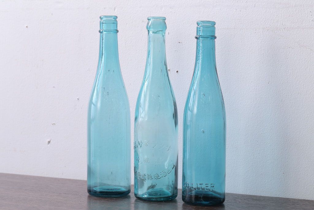 アンティーク雑貨　昭和レトロ　青色!気泡入りの古いガラス瓶3本セット(1)