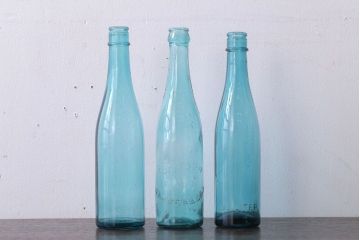 アンティーク雑貨　昭和レトロ　青色!気泡入りの古いガラス瓶3本セット(1)