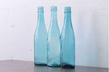アンティーク雑貨　昭和レトロ　青色!気泡入りの古いガラス瓶3本セット(1)