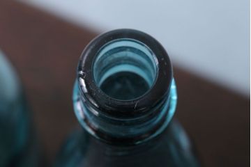 アンティーク雑貨　昭和レトロ　青色!気泡入りの古いガラス瓶3本セット(1)