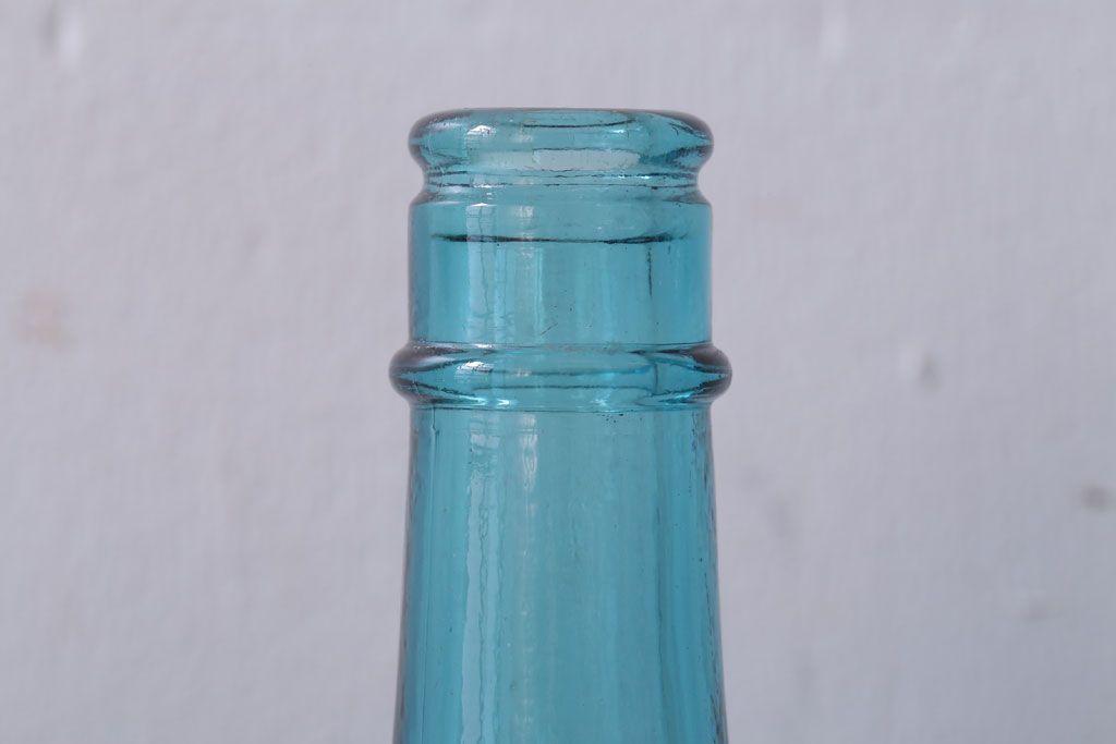 アンティーク雑貨　昭和レトロ　青色!気泡入りの古いガラス瓶3本セット(1)