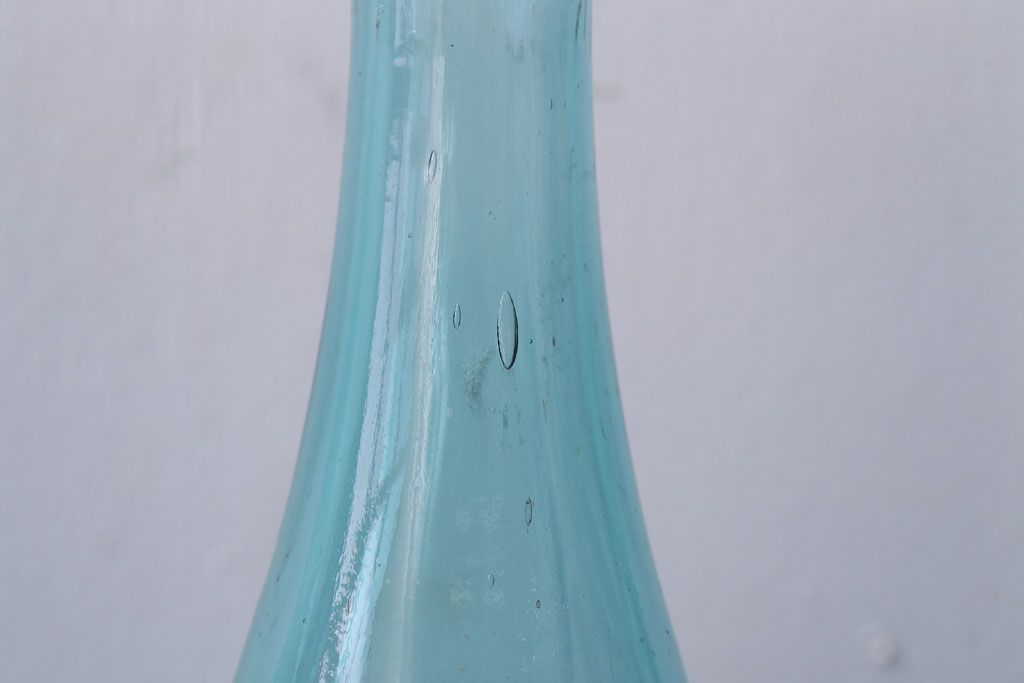 アンティーク雑貨　昭和レトロ　青色!気泡入りの古いガラス瓶3本セット(1)