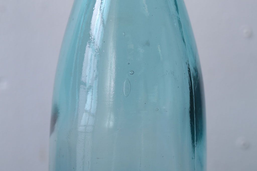 アンティーク雑貨　昭和レトロ　青色!気泡入りの古いガラス瓶3本セット(1)